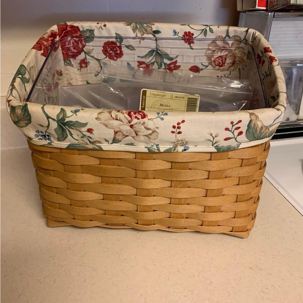 Longaberger Basket With Plastic Liner and Fabric Liner - Picture 3 of 3